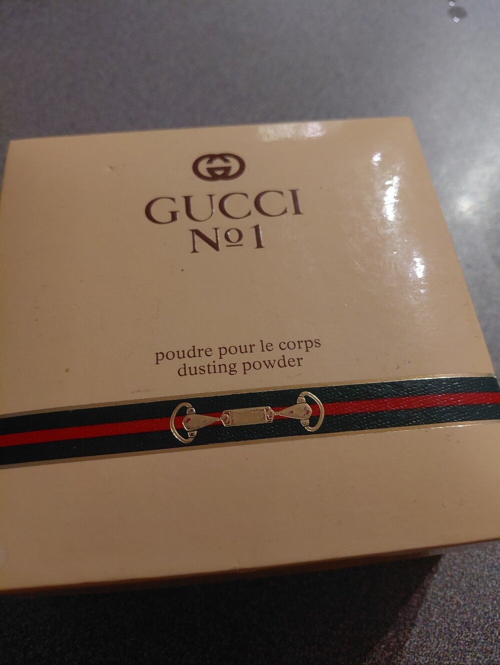 Gucci Dusting Powder - Picture 3 of 4
